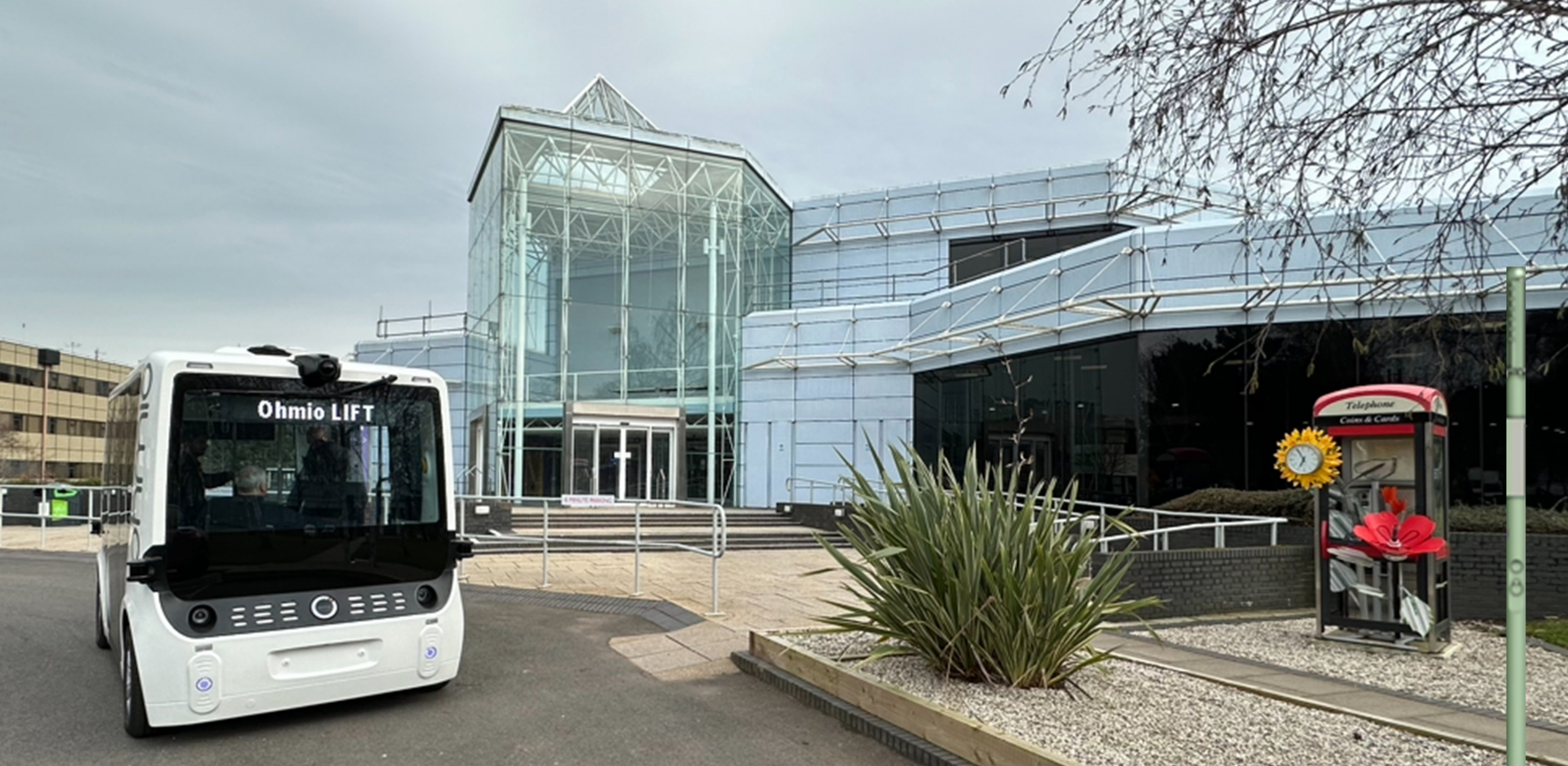 Ohmio LIFT shuttle in Milton Keynes, piloting seamless connectivity and integrated travel systems for safer, efficient urban mobility