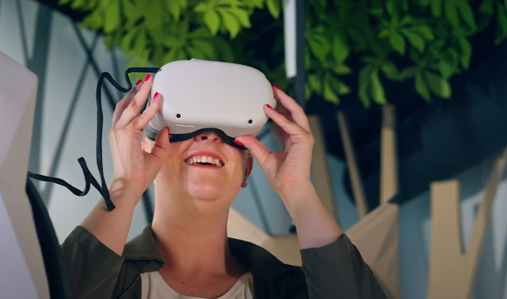 MUSEUMS-IN-THE-METAVERSE-VR-HEADSET