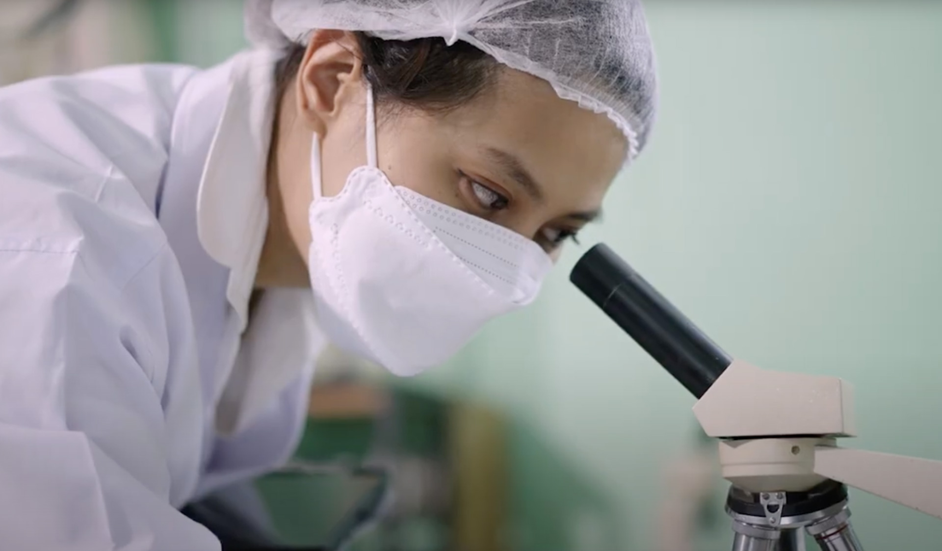 biologist-microscope