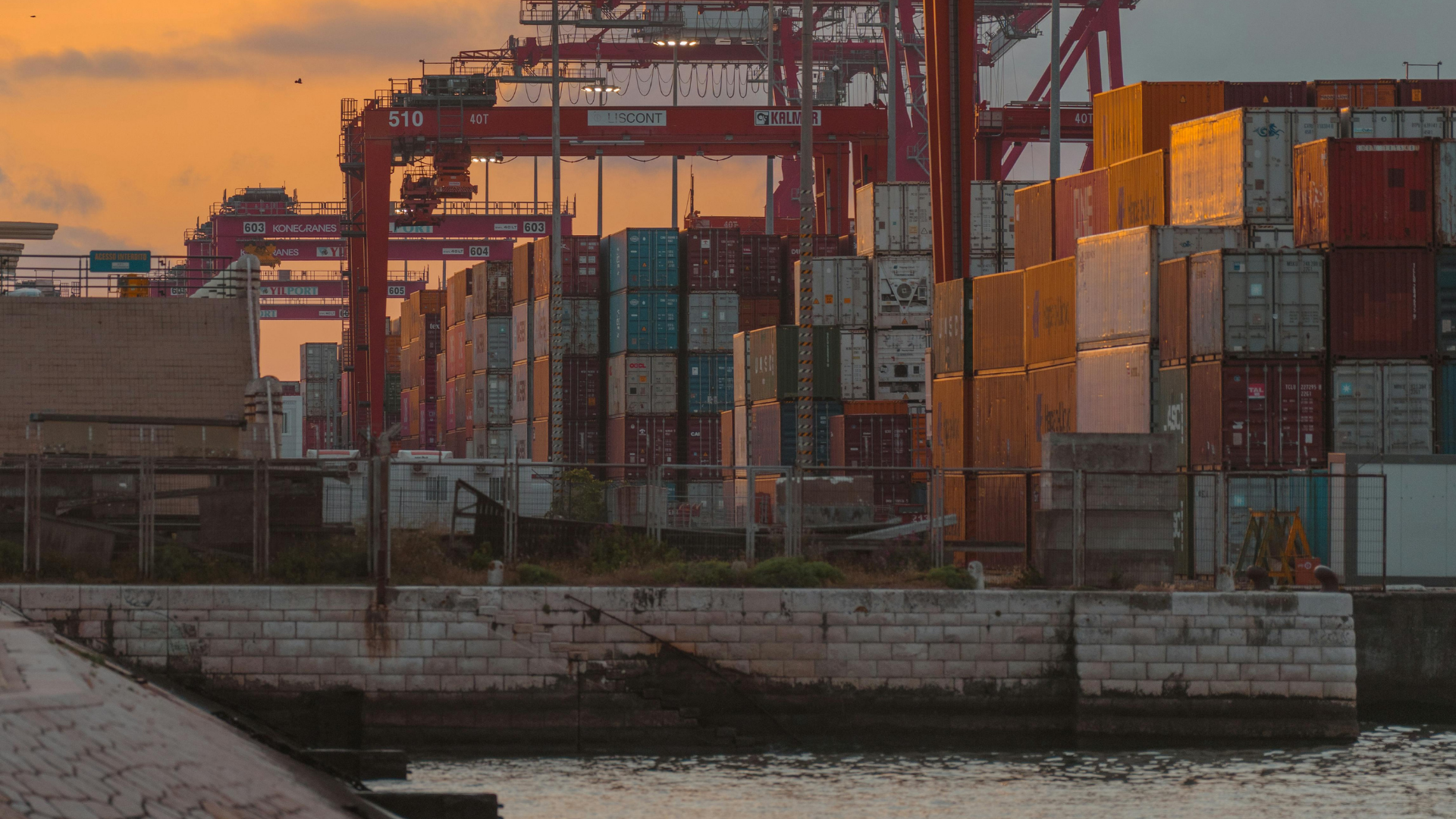 Future skills for digital ports and remote crane operations